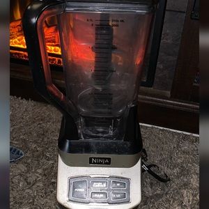 Ninja blender and accessories barely used
